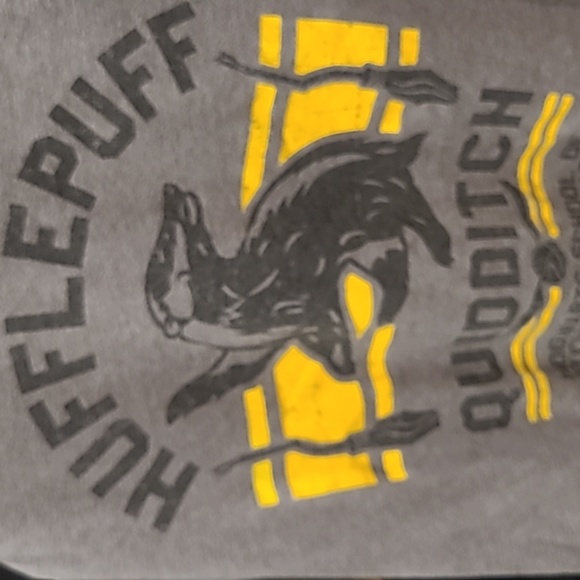 Harry Potter Hufflepuff Baseball Raglan Tee Sz. M - Picture 3 of 6